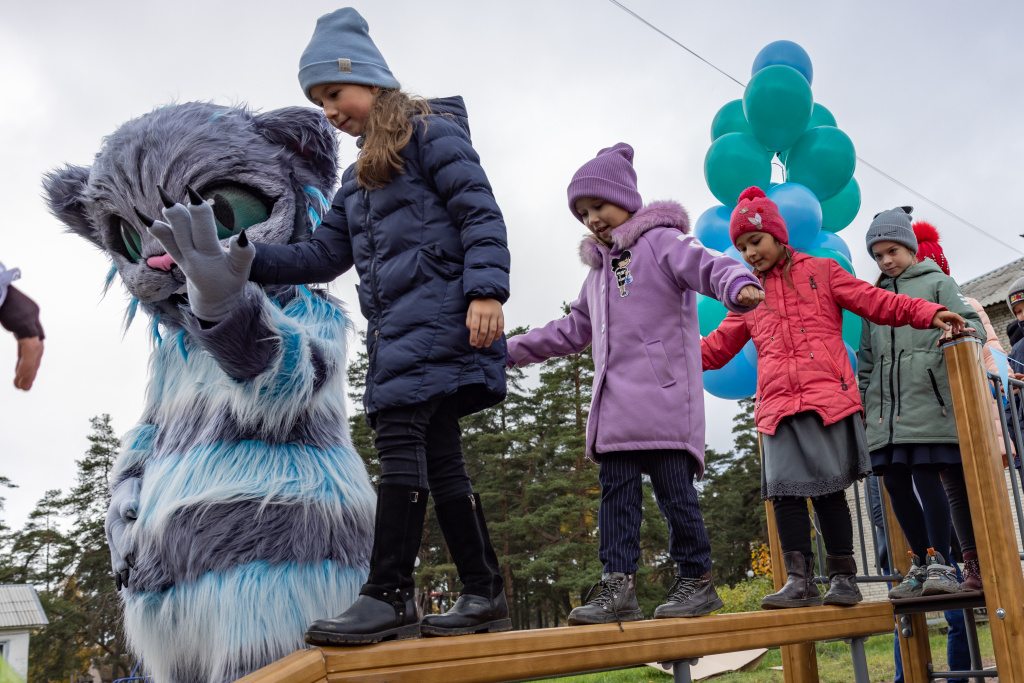 Дети на площадке Дети на площадке