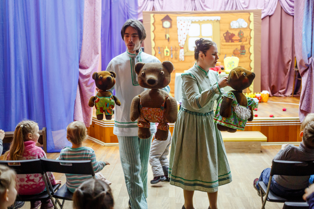 Во время спектакля