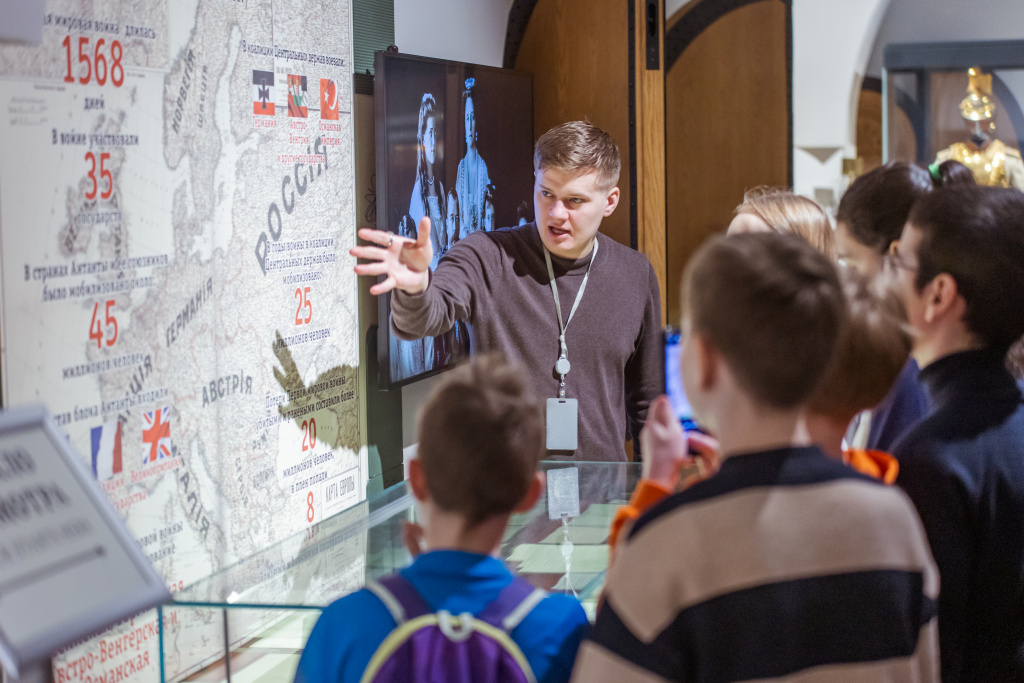 Волонтеры КПЭГ организовали поездку школьников в Музей Первой мировой войны
