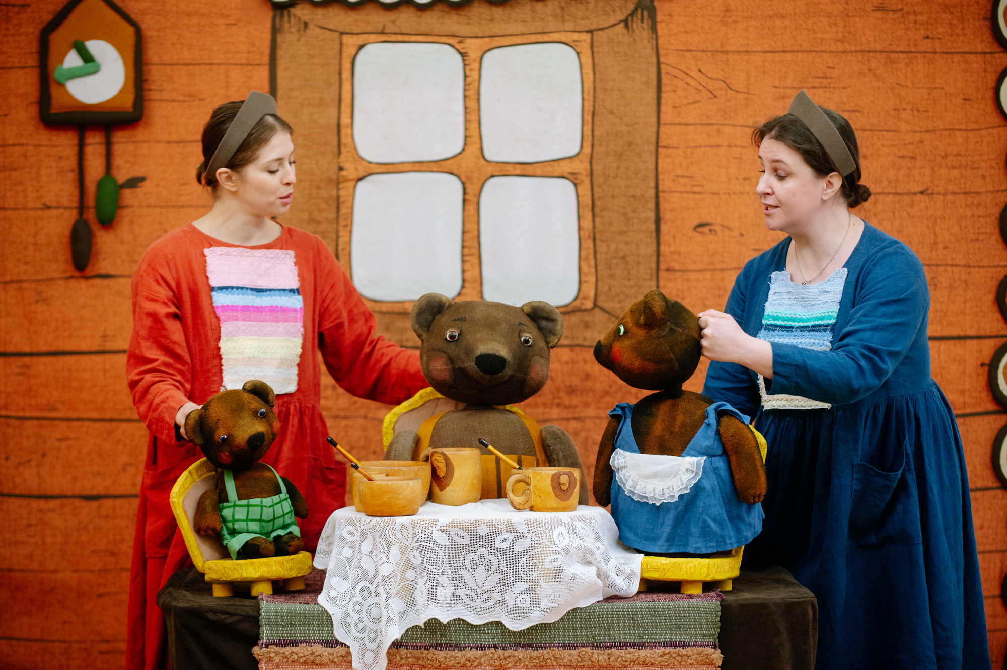 Волонтеры БХК открыли театральный год постановкой для маленьких зрителей Усть-Луги и Большого Куземкино