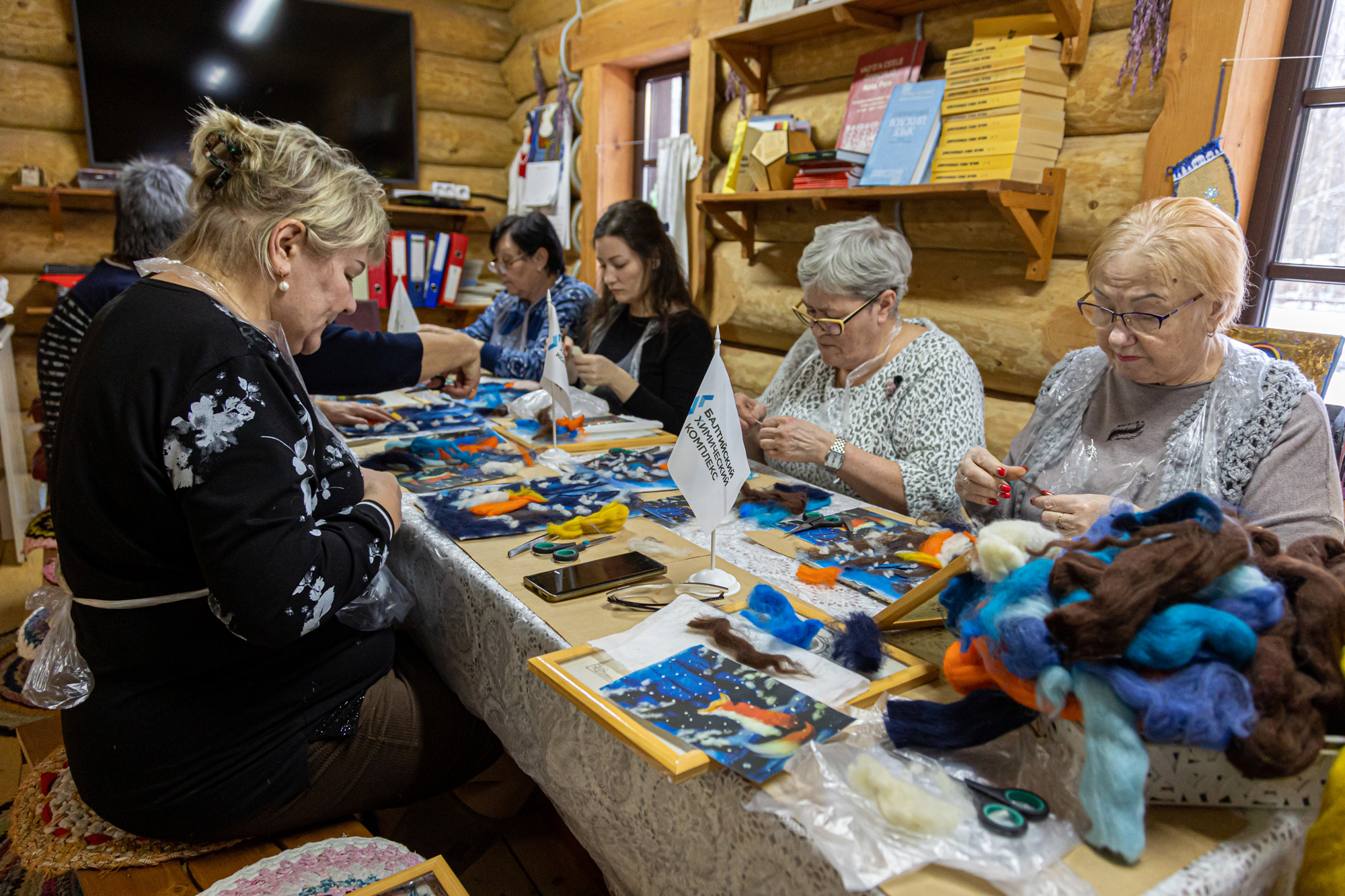 Волонтеры БХК провели мастер-класс по художественному валянию из шерсти